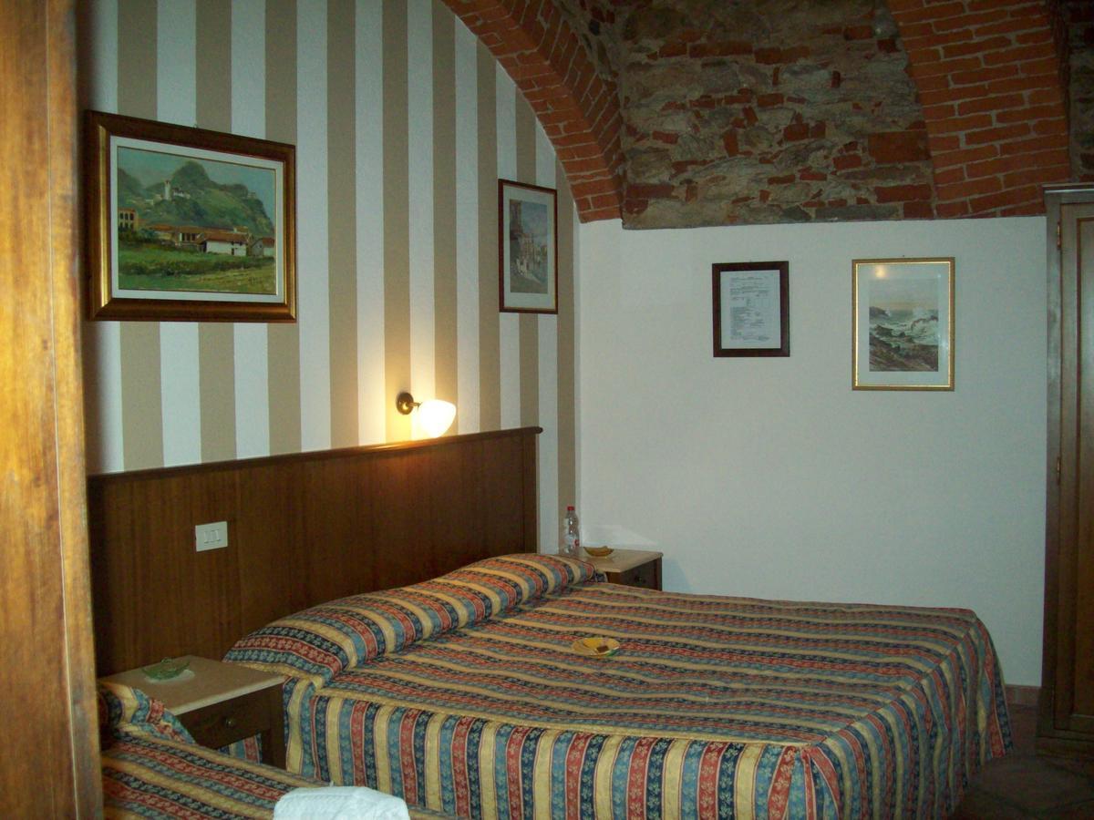 Hotel Excalibur Revello Luaran gambar