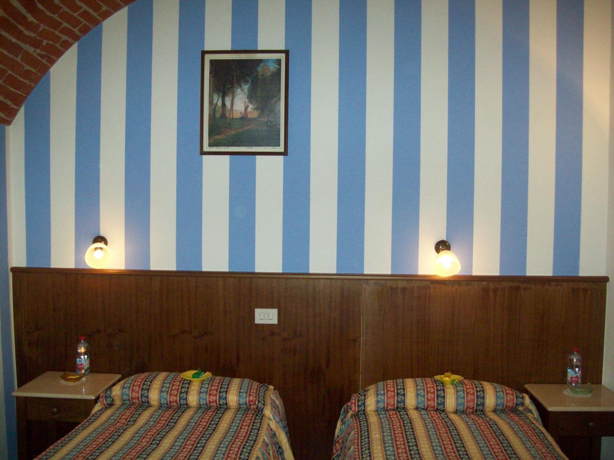 Hotel Excalibur Revello Luaran gambar