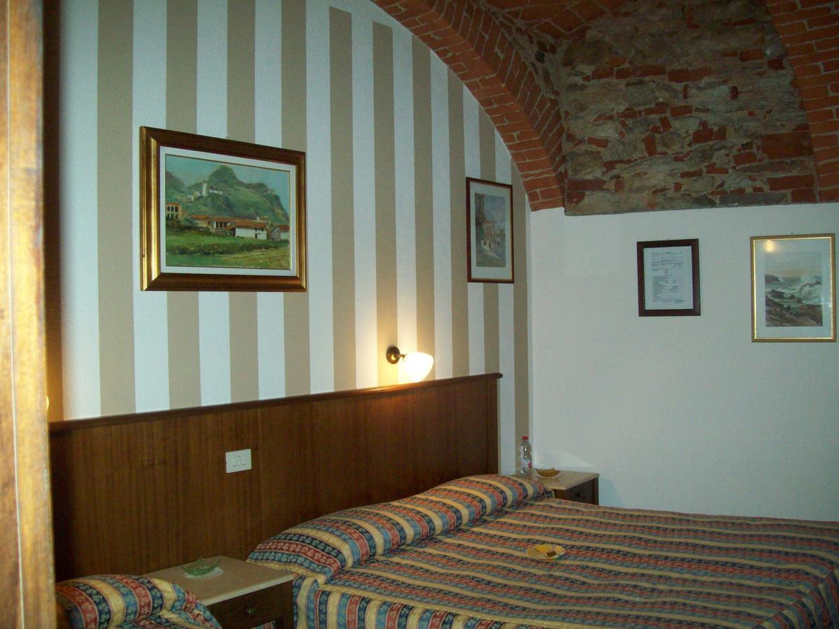 Hotel Excalibur Revello Luaran gambar