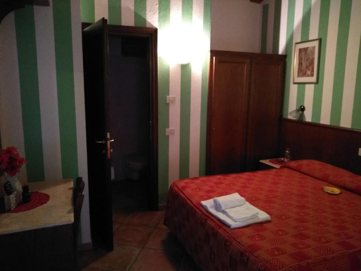 Hotel Excalibur Revello Luaran gambar