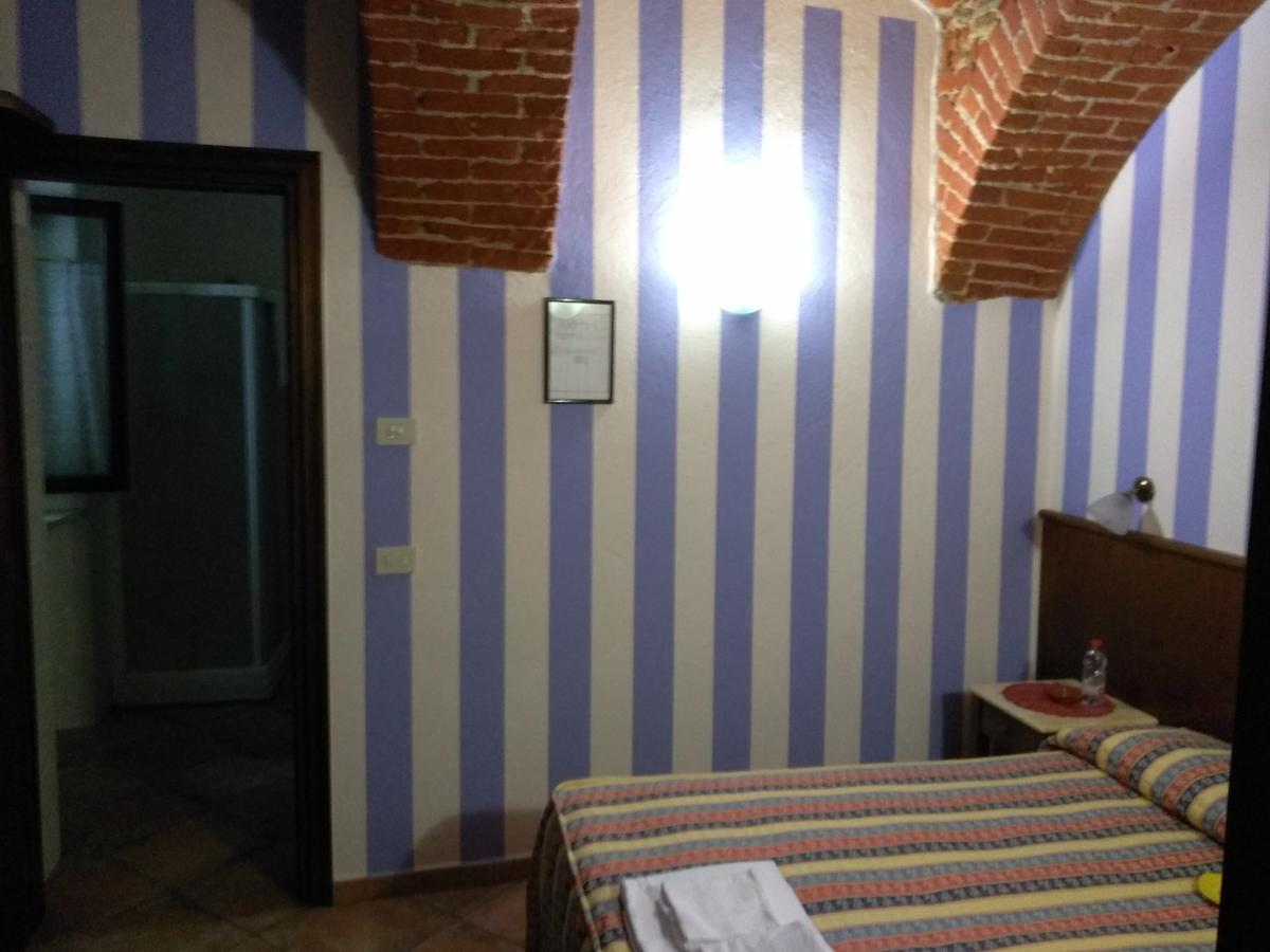 Hotel Excalibur Revello Luaran gambar