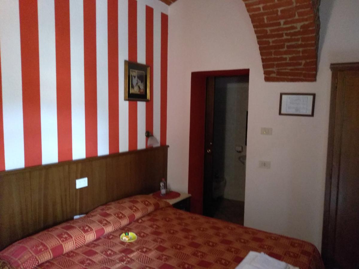 Hotel Excalibur Revello Luaran gambar