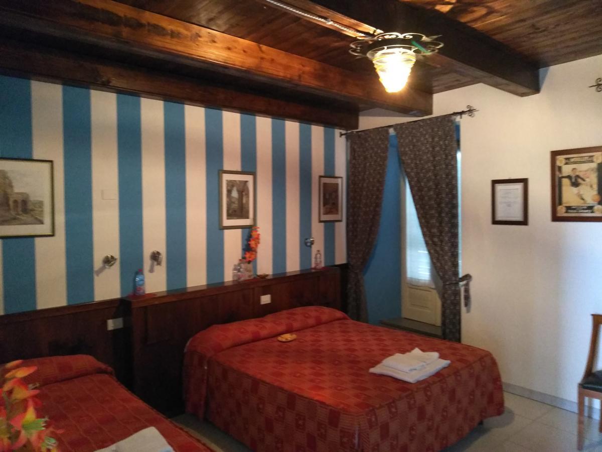 Hotel Excalibur Revello Luaran gambar
